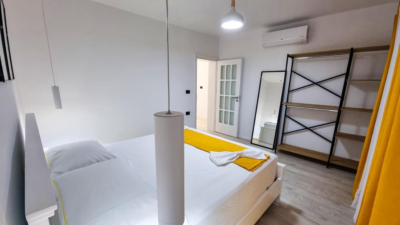 'The Yellow' Condo Берат Екстер'єр фото